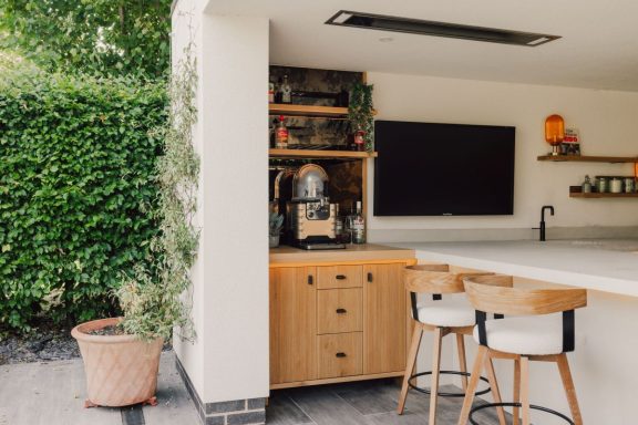 Handmade outdoor kitchen in Sheffield with bespoke doors and dovetailed hardwood drawers.
